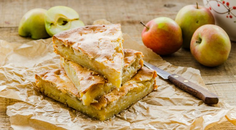3080 Рецепт Простий пиріг з яблуками і джемом