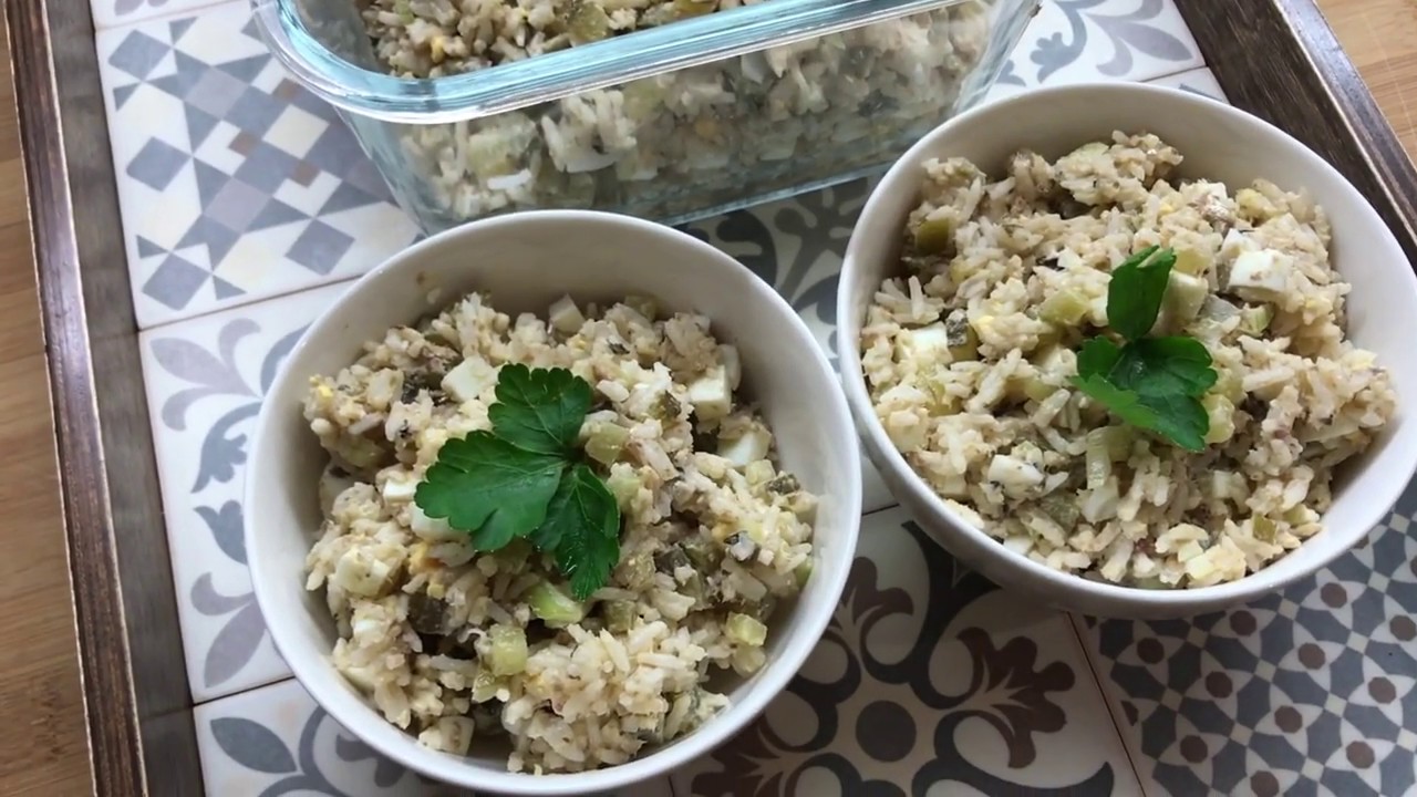 7819 Рецепт Салат зі шпротами, рисом, маринованими огірками та зеленим горошком
